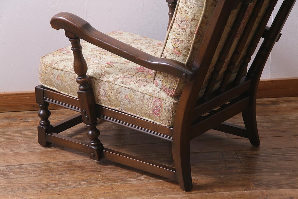 ヴィンテージ家具　イギリスビンテージ　ERCOL(アーコール)　Old Colonial(オールドコロニアル)　ニレ材　シックな佇まいのイージーチェア(アームソファ、1人掛けソファ)(R-037537)