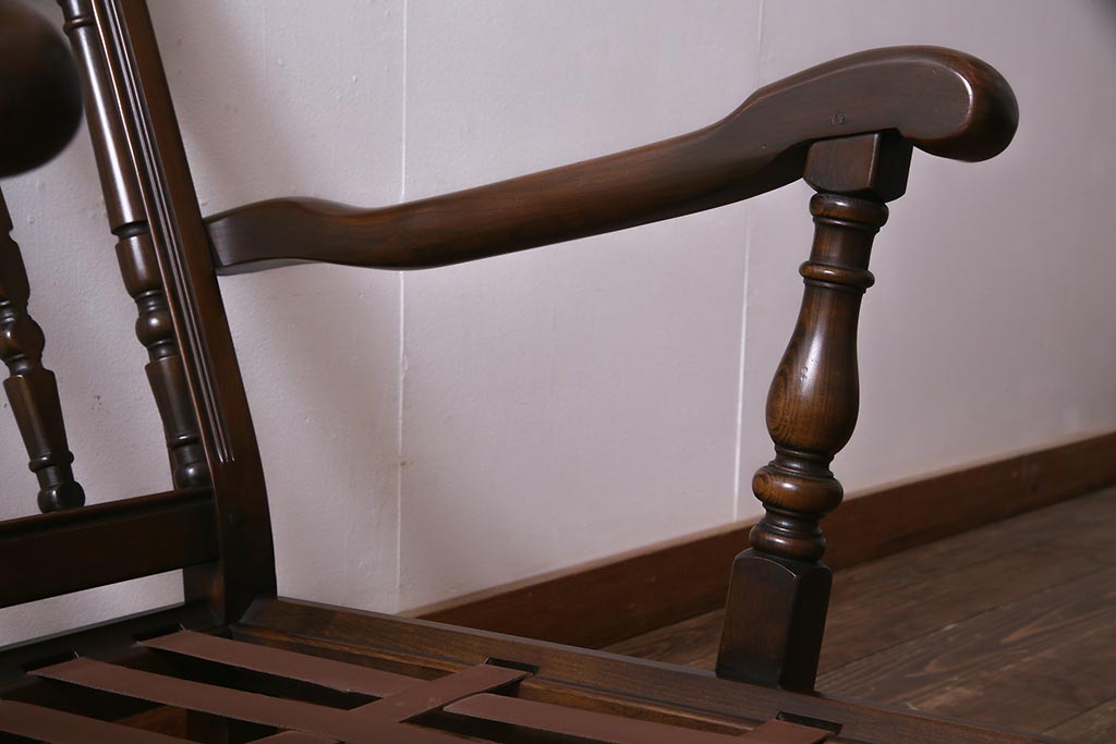 ヴィンテージ家具　イギリスビンテージ　ERCOL(アーコール)　Old Colonial(オールドコロニアル)　ニレ材　シックな佇まいのイージーチェア(アームソファ、1人掛けソファ)(R-037537)