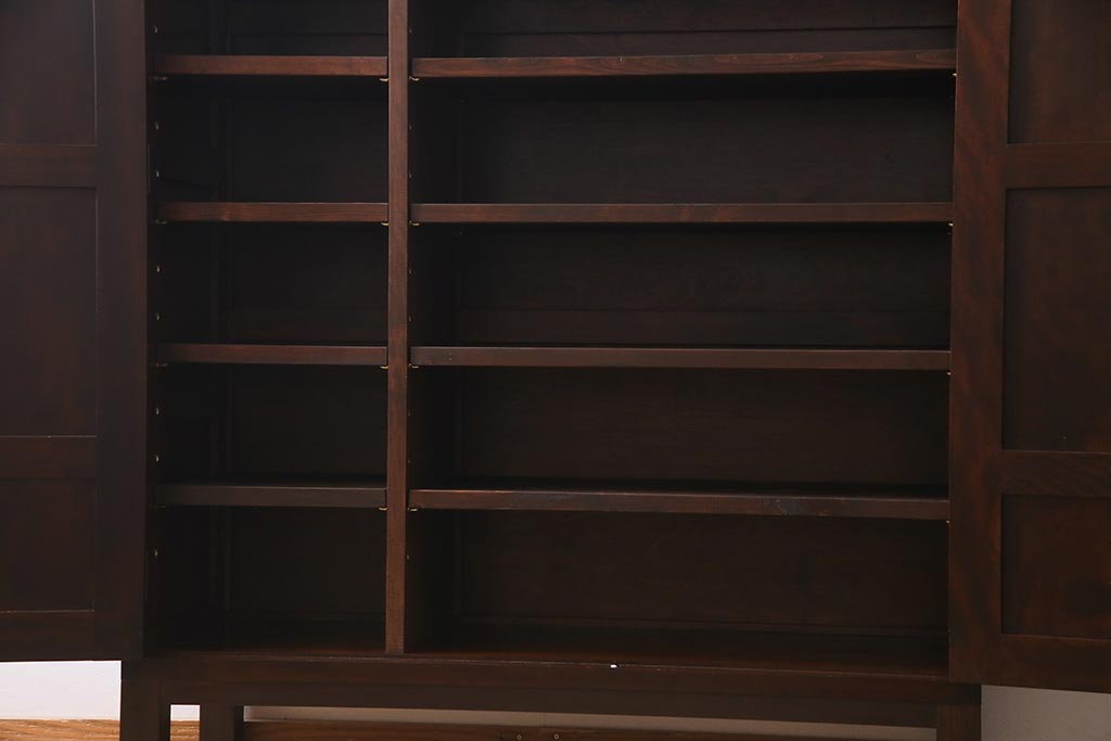 【加工実例】松本民芸家具のワードローブを収納棚にリメイクしました。内部に棚を取り付け使い勝手良く。木製脚を取り付け、より現代の暮らしにも取り入れやすい仕様に仕上げました!(戸棚、キャビネット)