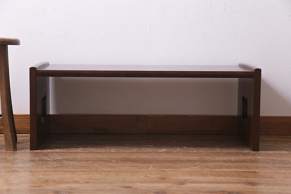 中古　松本民芸家具　脚の透かしがおしゃれな和洋折衷のお部屋と相性の良い文机(ローテーブル)(R-037551)