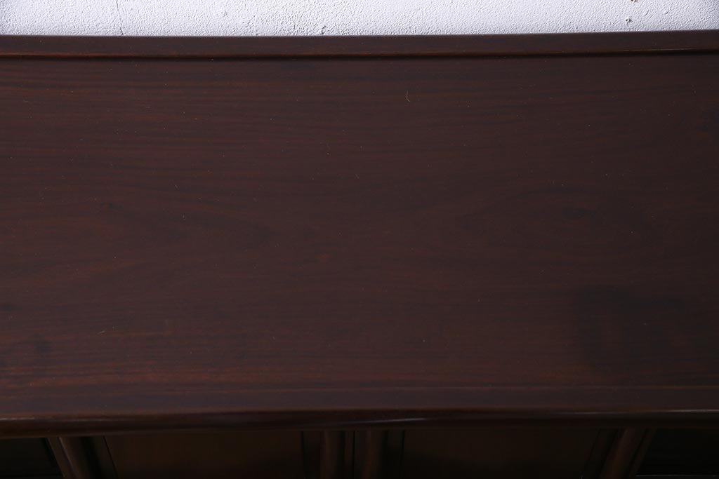 中古　伝統工芸品　大阪唐木指物　在銘　紫檀(シタン)材　漆塗り　縁起物の彫りが目を引く飾り棚(違い棚、茶棚)(R-037558)
