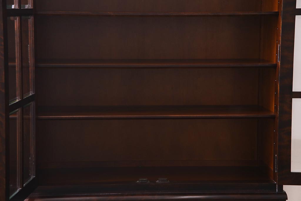 中古　北海道民芸家具　OM168特注品　カバ材　シックな色味の収納棚(食器棚、飾り棚)(定価約90万円〜)(R-037559)
