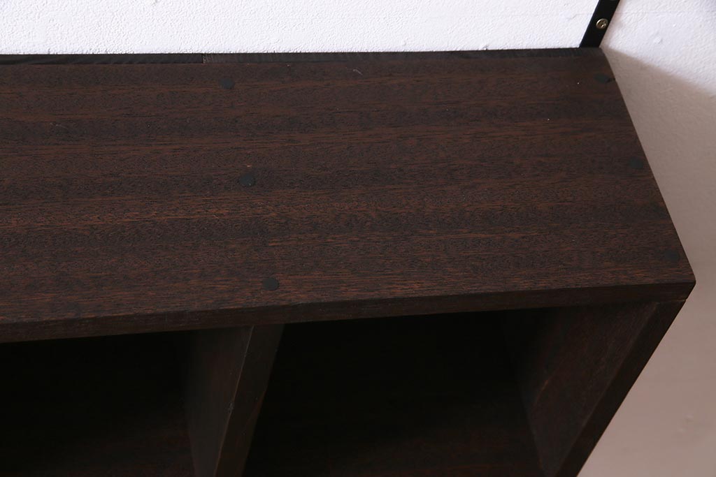 ラフジュ工房オリジナル　古材リメイク家具　2×4マス　収納とディスプレイが楽しめる壁掛けマス目棚(壁掛け収納棚、ウォールラック)(R-037581)