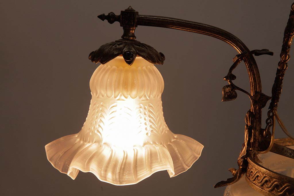 アンティーク照明　フランスアンティーク　青銅製　クラシカルで緻密なつくりのシャンデリア(4灯、天井照明、吊り下げ照明)(R-037587)