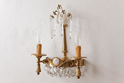 ビンテージ照明　真鍮製　ガラスドロップとカメオがおしゃれなフランスヴィンテージのウォールランプ(壁掛けシャンデリア、壁付け照明)(R-037588)