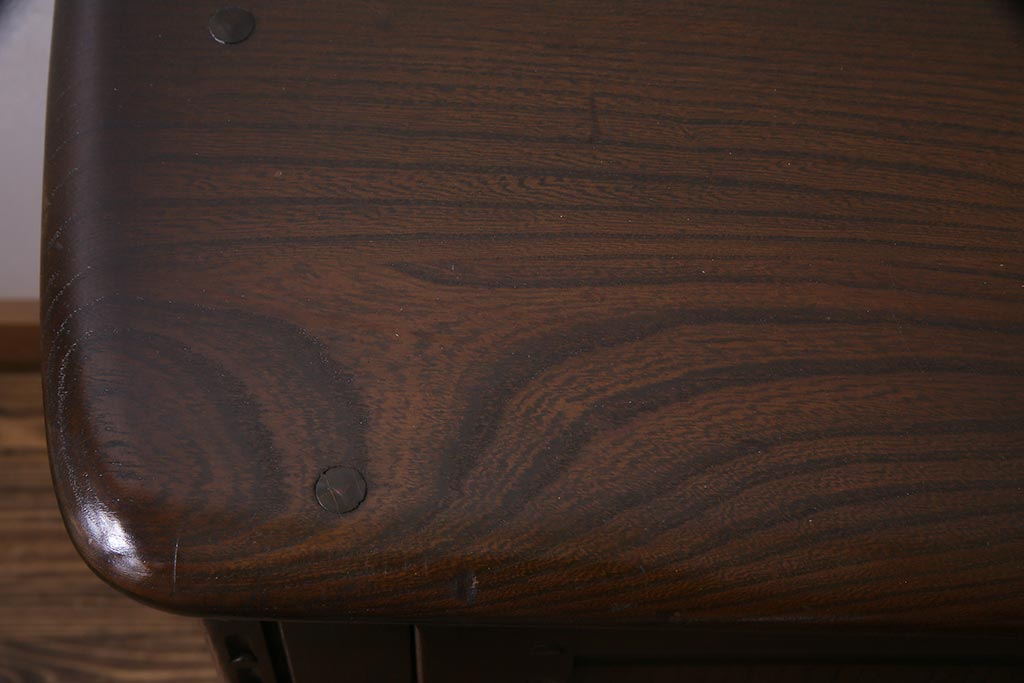 ヴィンテージ家具　イギリスビンテージ　ERCOL(アーコール)　エレガントな佇まいのサイドボード(キャビネット、収納)(R-037597)