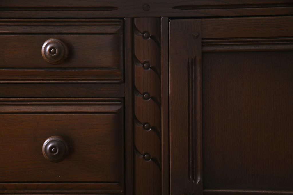 ヴィンテージ家具　イギリスビンテージ　ERCOL(アーコール)　エレガントな佇まいのサイドボード(キャビネット、収納)(R-037597)