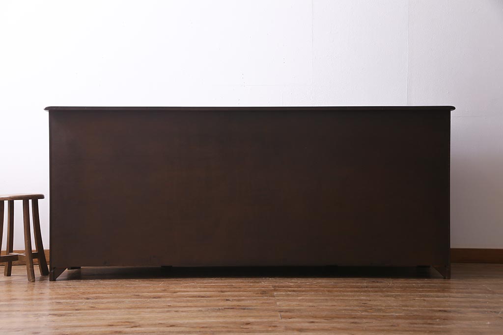 ヴィンテージ家具　イギリスビンテージ　ERCOL(アーコール)　エレガントな佇まいのサイドボード(キャビネット、収納)(R-037597)