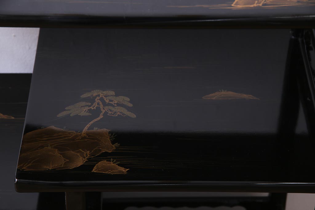 中古　山水図　和の空間を高める漆塗り風の茶棚(飾り棚)(R-037608)