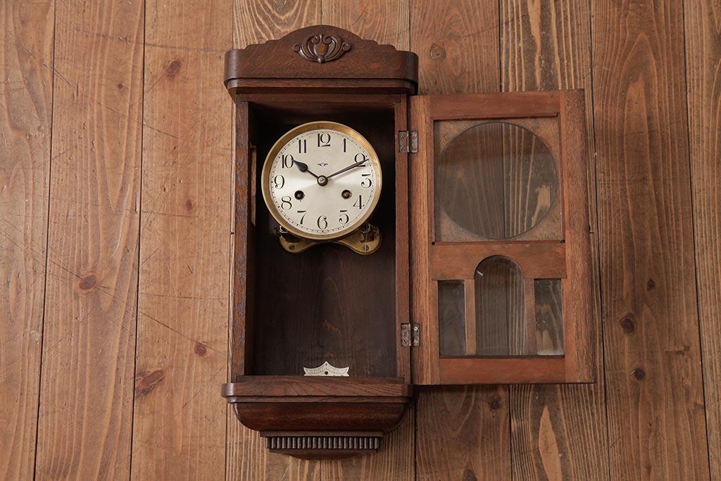 アンティーク雑貨　ドイツ　キンツレ(KIENZLE)　シックな佇まいの手巻き式振り子時計(柱時計、掛け時計、古時計)(R-037641)