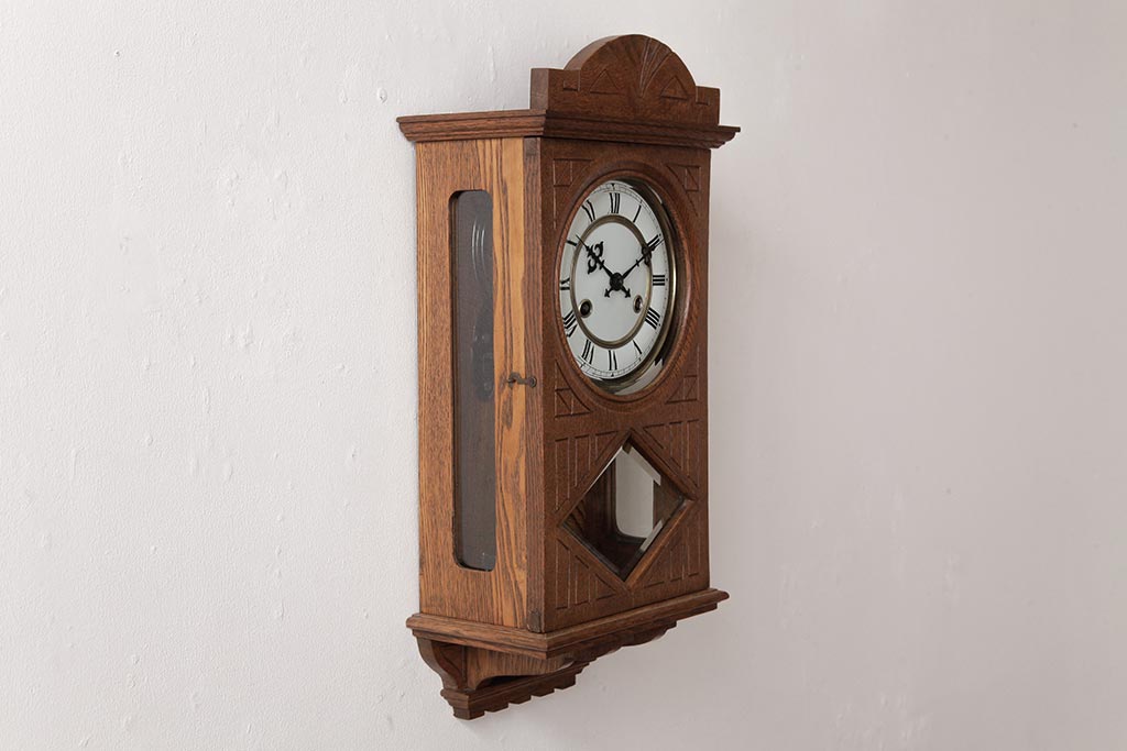 アンティーク雑貨　ホーロー文字盤がおしゃれな手巻き式振り子時計(柱時計、掛け時計、古時計)(R-037642)