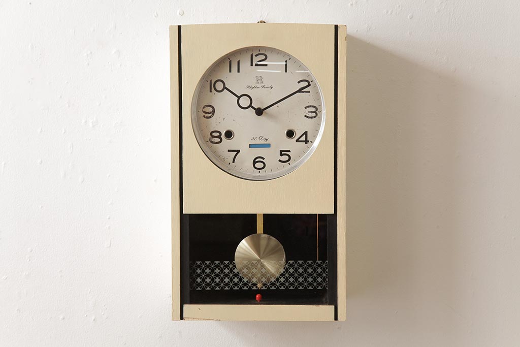 レトロ雑貨　RHYTHM(リズム時計工業)　30DAY　電池式　レトロな雰囲気が魅力のペイント掛け時計(振り子時計、柱時計)(R-037666)