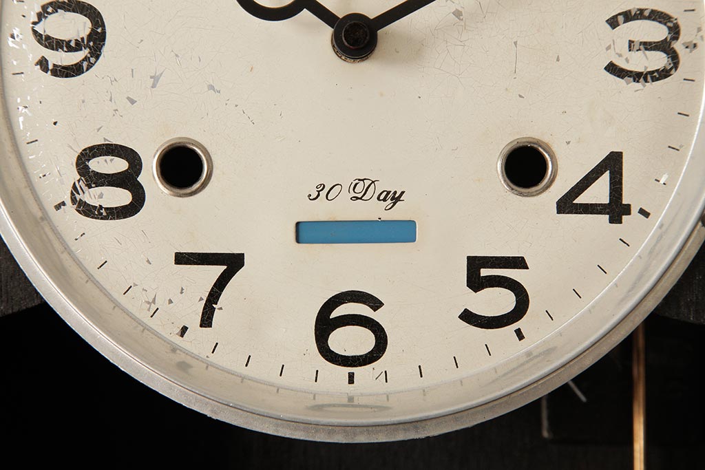 レトロ雑貨　RHYTHM(リズム時計工業)　30DAY　電池式　レトロな雰囲気が魅力のペイント掛け時計(振り子時計、柱時計)(R-037666)