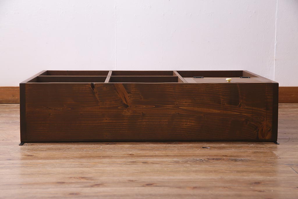 ラフジュ工房オリジナル　古材リメイク　パタパタ扉付き　ぬくもりを感じる佇まいのウォールシェルフ(壁掛け収納棚、マス目棚)(R-037670)