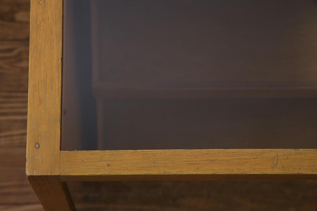 ヴィンテージ家具　イギリスビンテージ　レトロな雰囲気が魅力のシャツケース(ガラスケース、ショーケース)(R-037684)