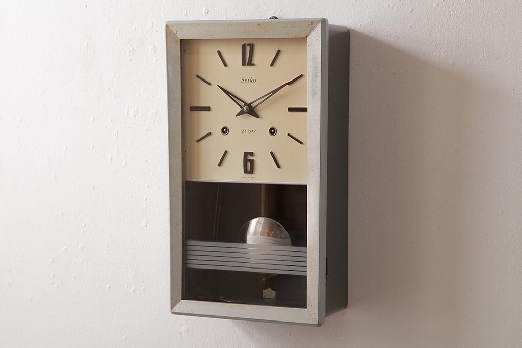 昭和レトロ雑貨　SEIKO(セイコー)　手巻き式　インダストリアルな掛け時計(柱時計、振り子時計、古時計)(R-037696)