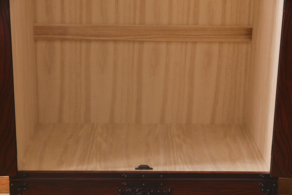 中古　岩谷堂箪笥　桜木家具店　緻密な彫りと意匠が魅力のワードローブ(洋服タンス)(R-037708)