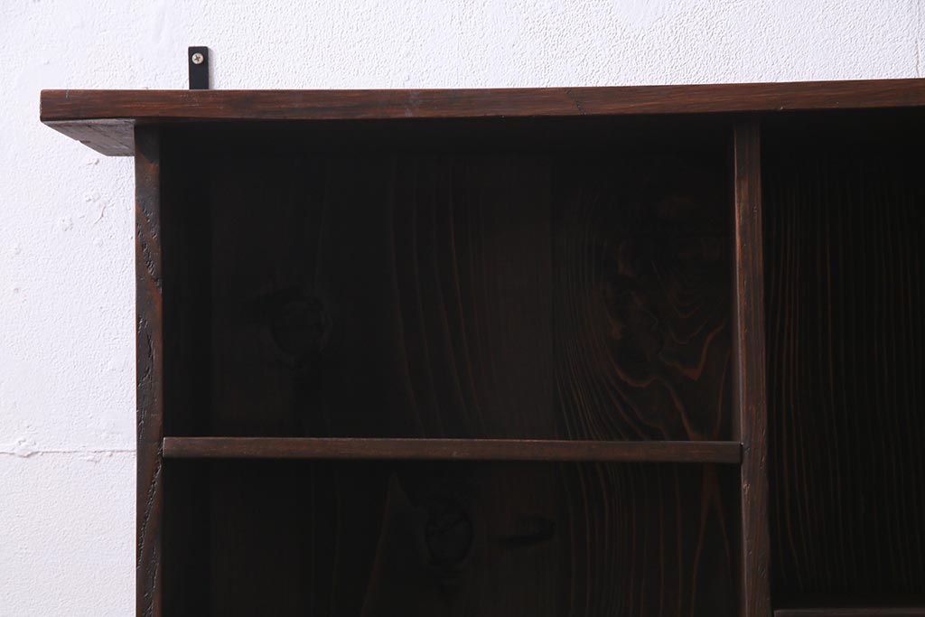 ラフジュ工房オリジナル　アンティーク材リメイク　パタパタ扉付き　古材の味わいが魅力的なウォールシェルフ(壁掛け収納棚、ウォールラック、マス目棚)(R-037766)