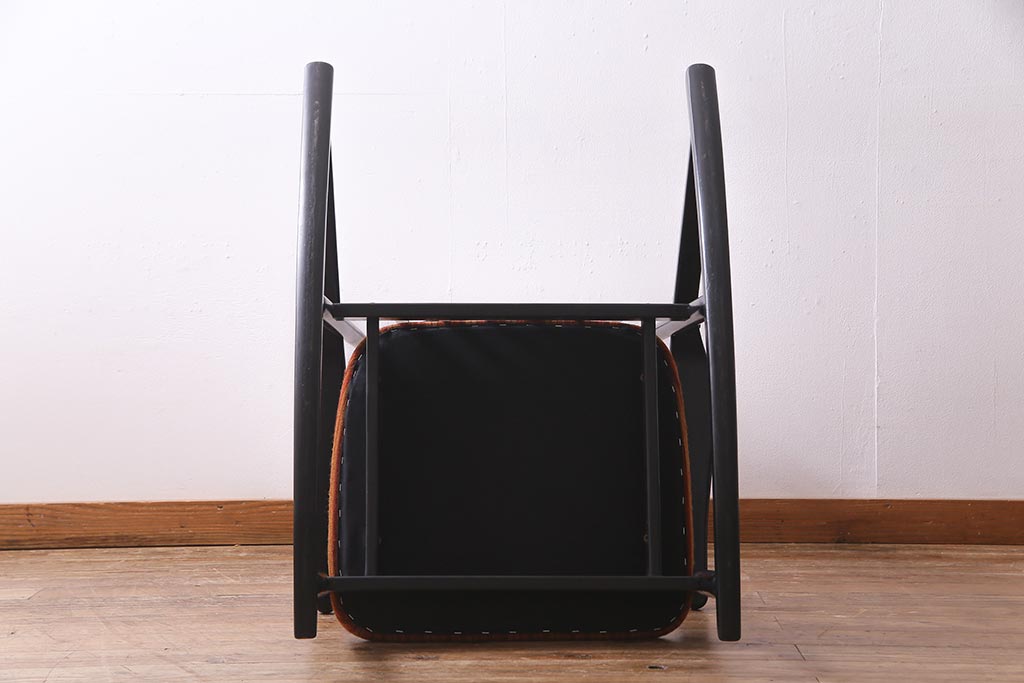 ビンテージ家具　和製ビンテージ　レア!黒のフレームが目を引くレトロなロッキングチェア(R-037769)
