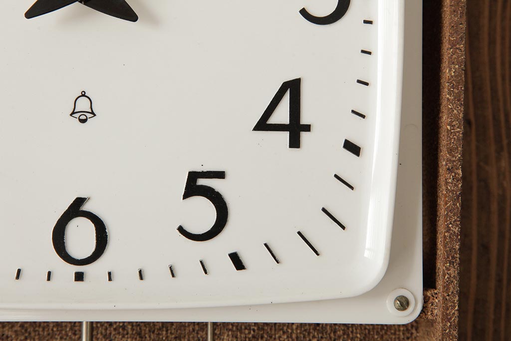 アンティーク雑貨　Seiko Sonola(セイコー・ソノーラ)　電池式　トランジスタ・クロック　レトロポップな掛け時計(柱時計、振り子時計)(R-037779)