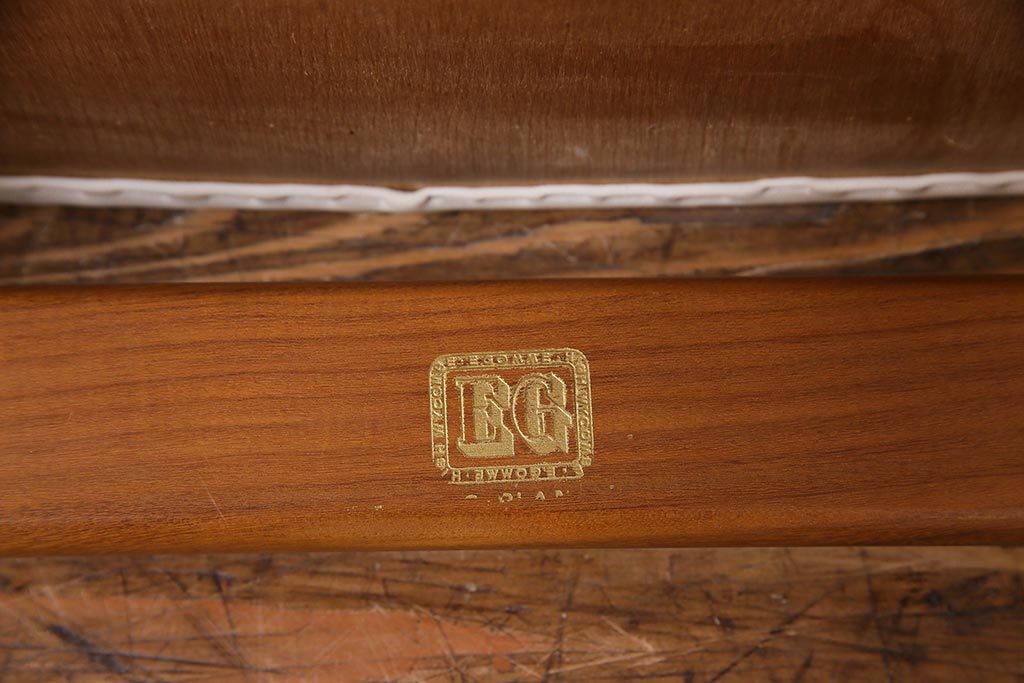 ヴィンテージ家具　北欧ビンテージ　G-PLAN(ジープラン)　白い座面がおしゃれな木製フレームのスツール(椅子)(R-037780)