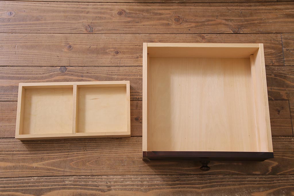 中古　北海道民芸家具　ガラス引き戸のシックな食器棚(カップボード、収納棚)(R-037781)