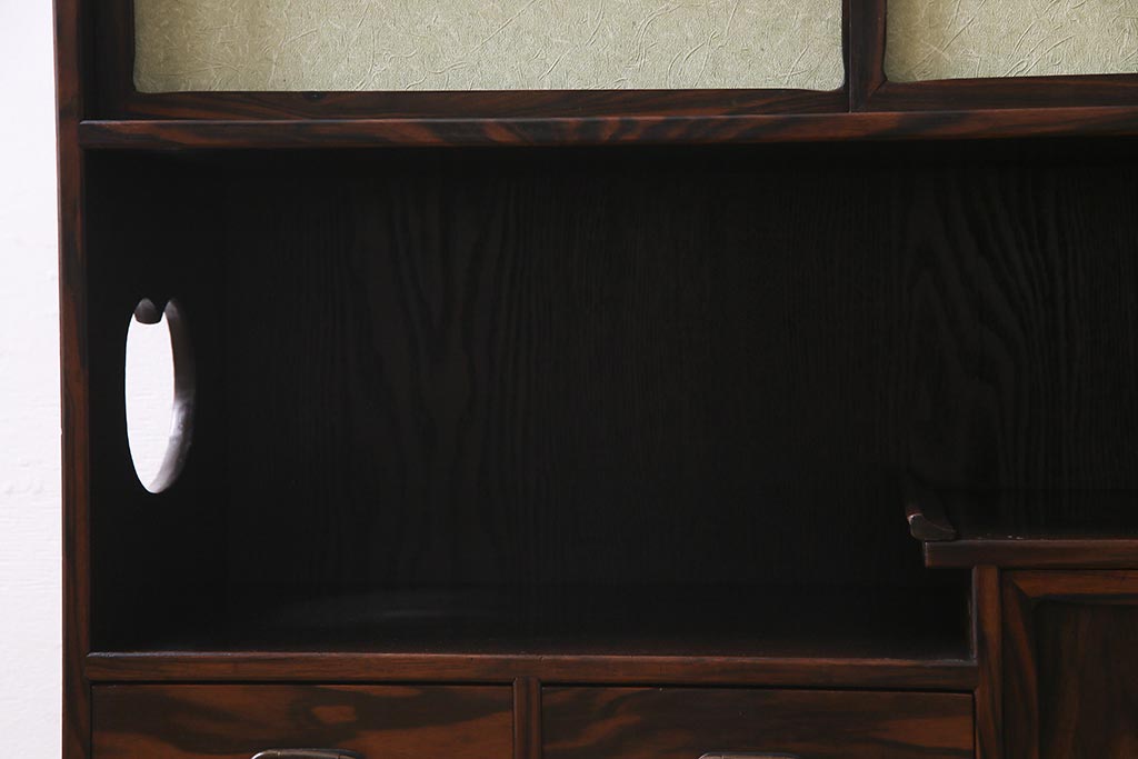 アンティーク家具　大正昭和初期　縞黒檀・桐材・栓材　銅金具　上手物!上質な作りの茶箪笥(茶棚、収納棚、違い棚、桐箪笥、桐たんす)(R-037806)