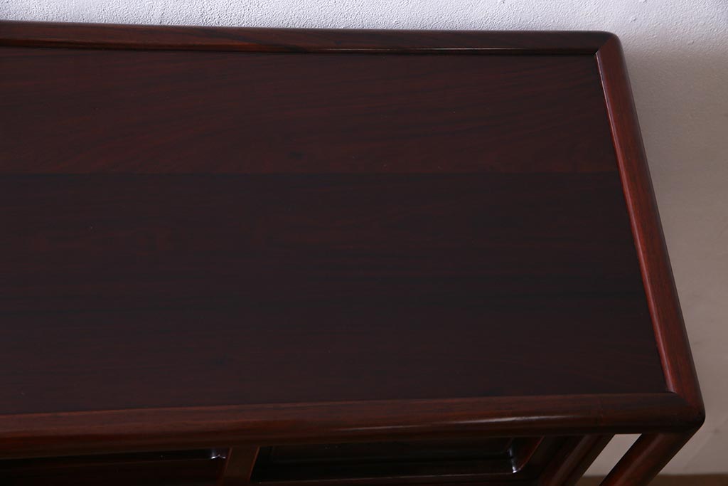 ビンテージ家具　指物家具　紫檀と漆が上品さ醸し出す茶棚(収納棚、飾り棚)(R-037809)
