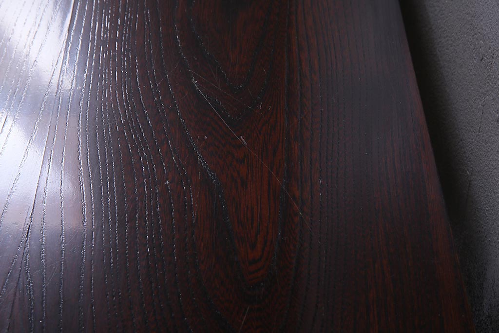 中古　国産工芸家具　漆塗り　ケヤキ材　高級感を高める網代編みの引き戸の茶棚(飾棚、戸棚)(R-037812)