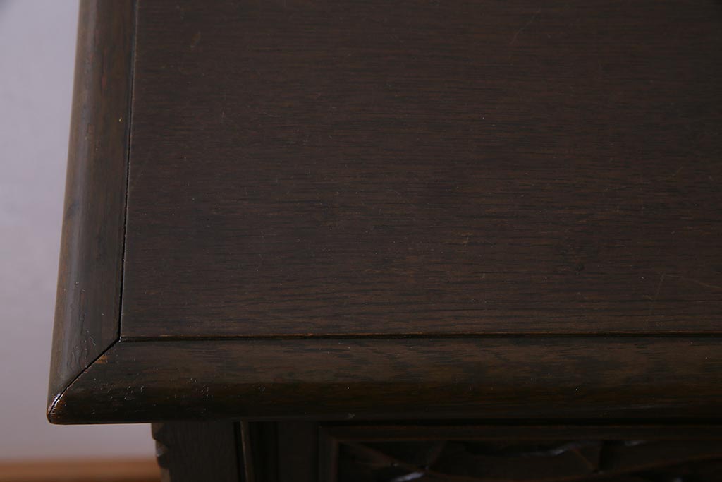 ビンテージ家具　神戸洋家具老舗たかねや製　オーク材　クラシカルな意匠がおしゃれなチェスト(引き出し、永田良介、ヴィンテージ)(R-037815)