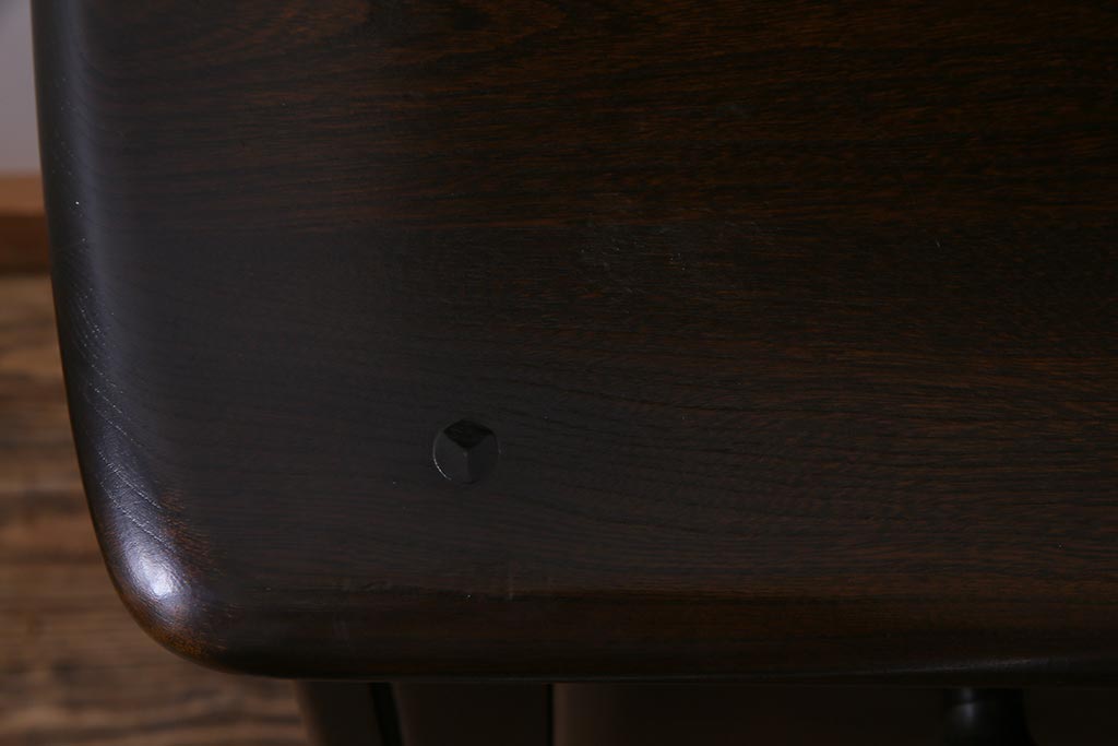 ヴィンテージ家具　イギリスビンテージ　ERCOL(アーコール)　Old Colonial(オールドコロニアル)　ニレ材　気品と風格が漂うカップボード(食器棚、飾り棚)(R-037854)