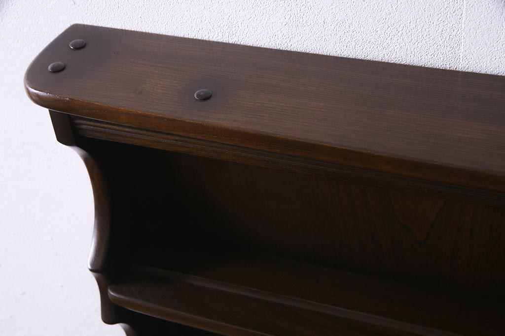 ヴィンテージ家具　イギリスビンテージ　ERCOL(アーコール)　Old Colonial(オールドコロニアル)　ニレ材　気品と風格が漂うカップボード(食器棚、飾り棚)(R-037854)