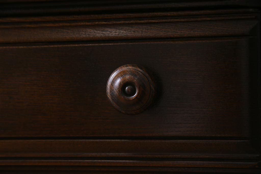 ヴィンテージ家具　イギリスビンテージ　ERCOL(アーコール)　Old Colonial(オールドコロニアル)　ニレ材　気品と風格が漂うカップボード(食器棚、飾り棚)(R-037854)