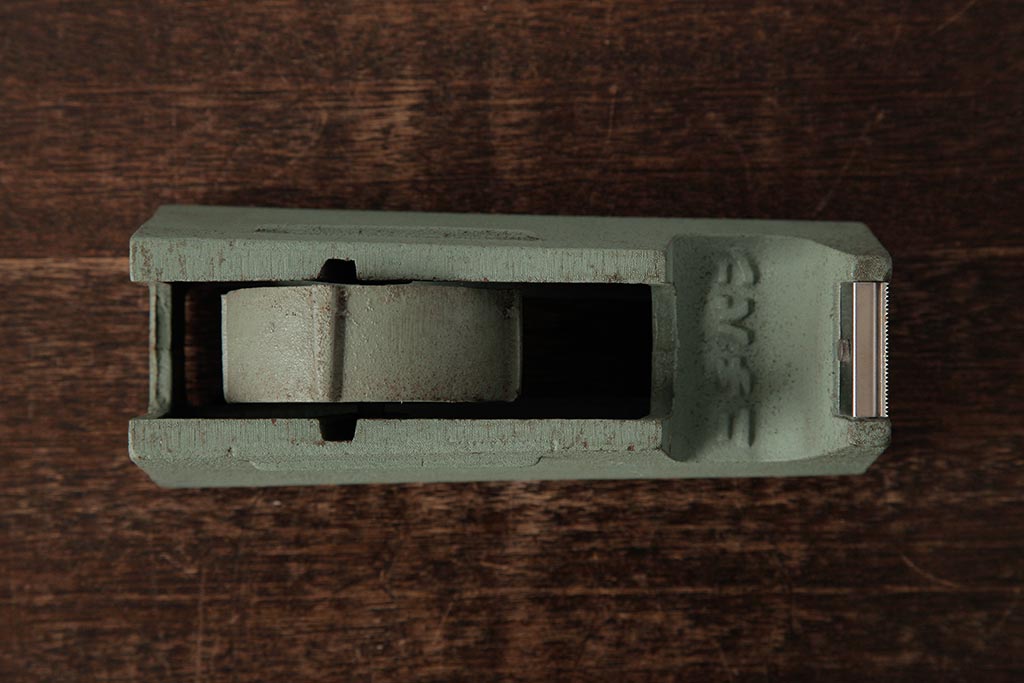アンティーク雑貨　ニチバン　鋳造　重厚な佇まいが格好いいテープカッター(R-037863)