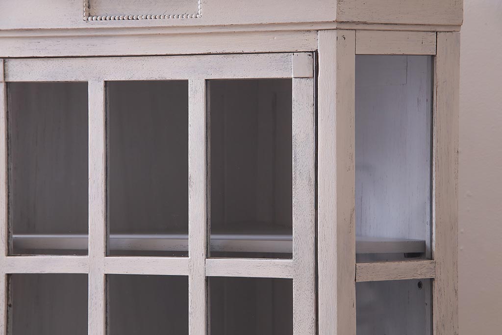 ペイント家具　イギリスアンティーク　上手物!　オーク材　凝ったつくりのコーナーキャビネット(飾り棚、収納棚、戸棚)(R-037870)