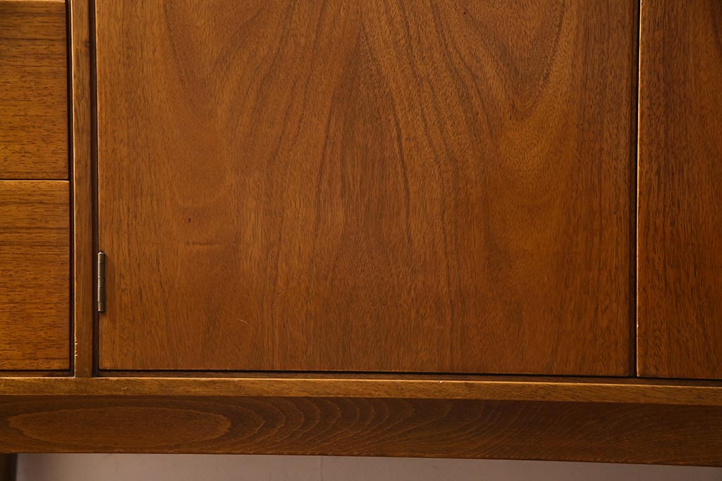 ヴィンテージ家具　イギリスビンテージ　WRIGHTON FURNITURE　北欧スタイルのサイドボード(リビングボード、収納)(R-037905)