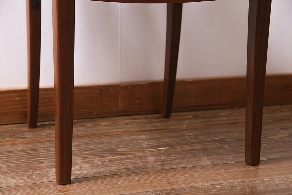 ヴィンテージ家具　北欧ビンテージ　G-PLAN(ジープラン)　メッシュバックが珍しいダイニングチェア(椅子)(R-037908)