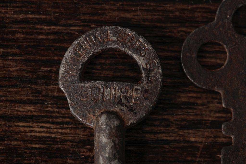 アンティーク雑貨　イギリスアンティーク　味のある風合いが魅力の古いキー5本セット(鍵、カギ)(R-037936)