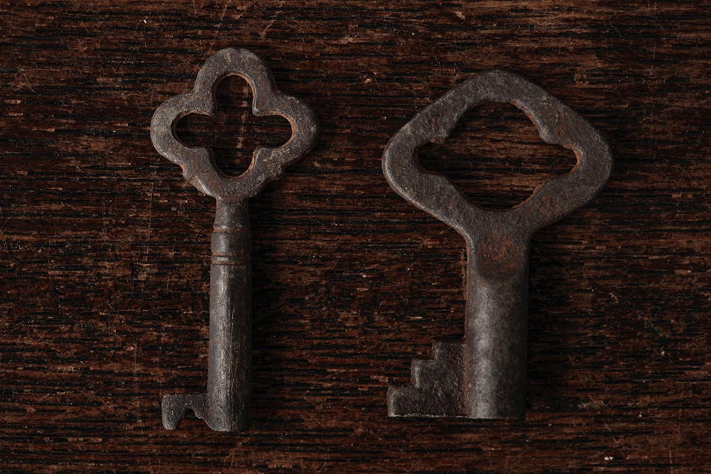 アンティーク雑貨　イギリスアンティーク　味のある風合いが魅力の古いキー5本セット(鍵、カギ)(R-037936)