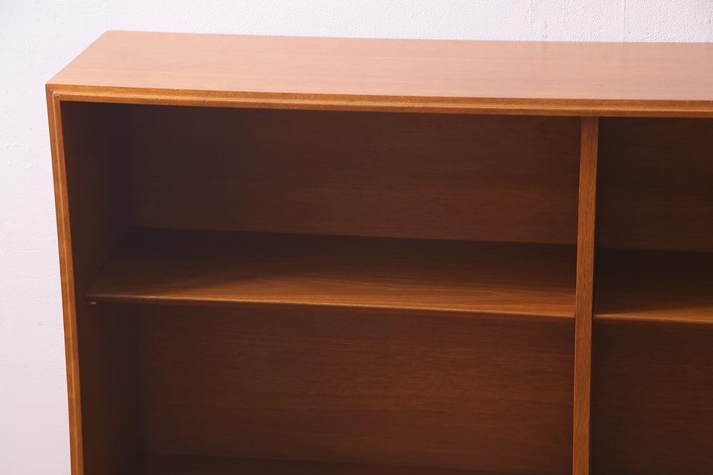 ヴィンテージ家具　北欧ビンテージ　チーク材　すっきりとした佇まいのディスプレイラック(キャビネット、飾り棚)(R-037937)