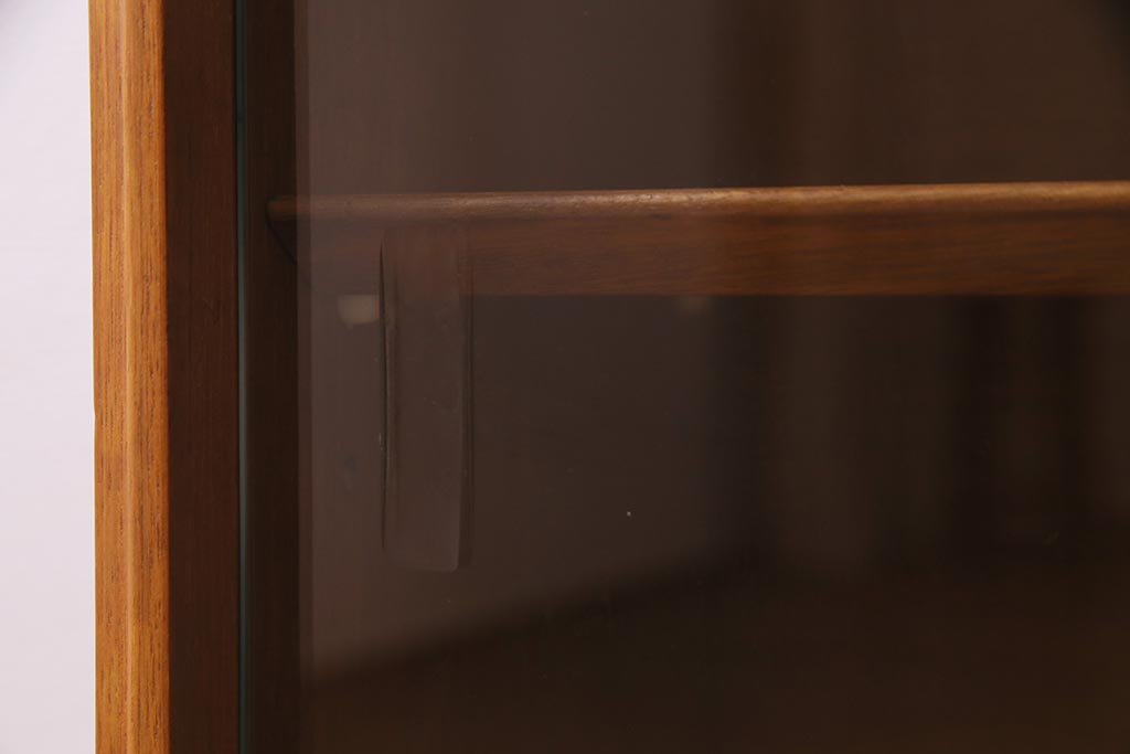 ヴィンテージ家具　北欧ビンテージ　チーク材　すっきりとした佇まいのディスプレイラック(キャビネット、飾り棚)(R-037937)