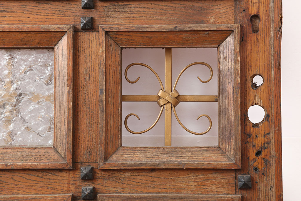 ヴィンテージ建具　フランスビンテージ　アーチ型　アイアングリルが目を引くオーク材製のドア(面格子、扉)(R-037954)
