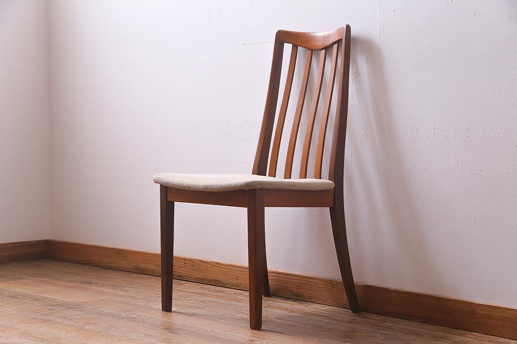 ヴィンテージ家具　北欧ビンテージ　G-PLAN(ジープラン)　チーク材の温もり溢れるダイニングチェア(椅子)(R-037970)