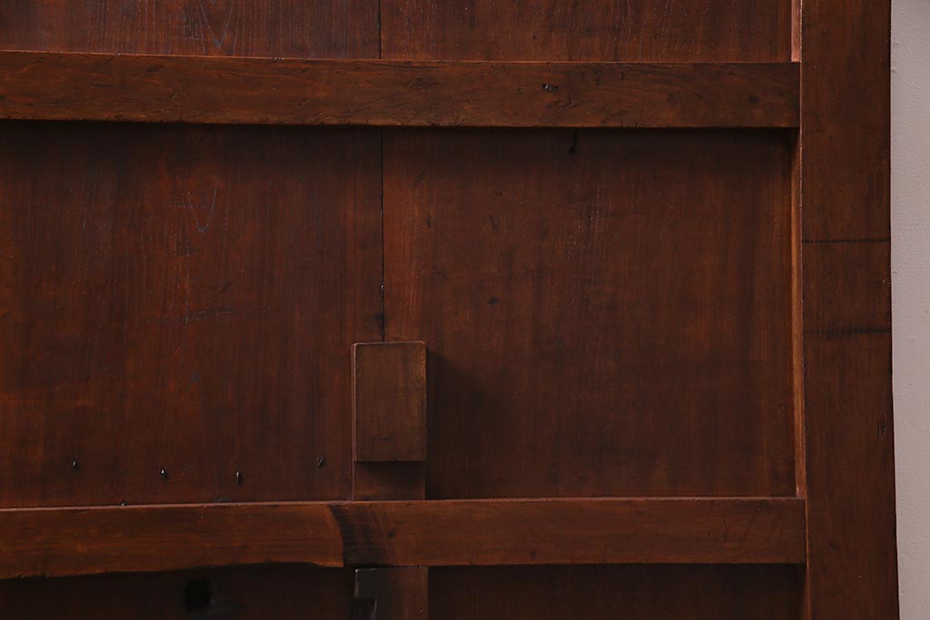 アンティーク建具　ヒノキ・ケヤキ材　純和風の空間におすすめな重厚感漂う庄内蔵戸(建具、引き戸、玄関戸)(R-037980)