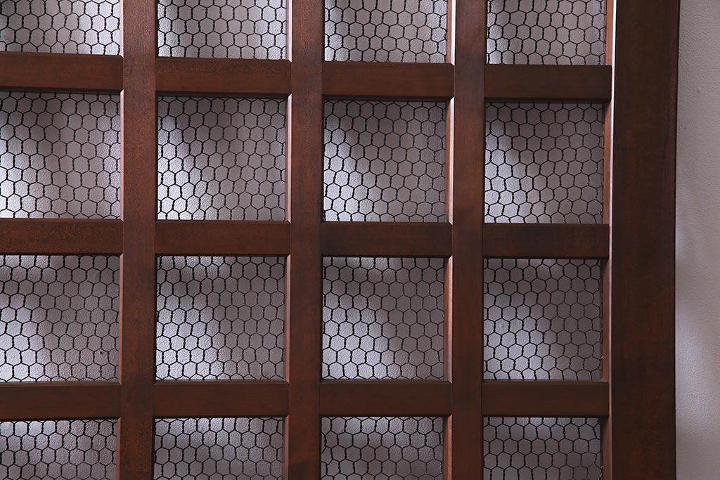 アンティーク建具　ヒノキ材　亀甲金網　和の雰囲気を高める格子蔵戸(建具、引き戸、玄関戸)(R-037981)