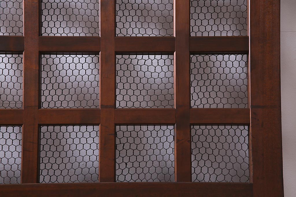 アンティーク建具　ヒノキ材　亀甲金網　和の雰囲気を高める格子蔵戸(建具、引き戸、玄関戸)(R-037981)