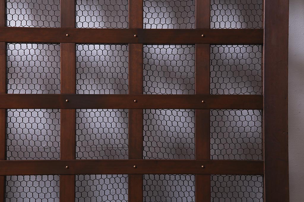 アンティーク建具　ヒノキ材　亀甲金網　和の雰囲気を高める格子蔵戸(建具、引き戸、玄関戸)(R-037981)