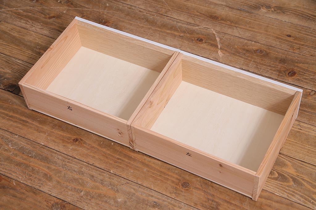 ラフジュ工房オリジナル　古建具リメイク　レトロな雰囲気漂うバイカラーのブックケース(本箱、食器棚、収納棚)(R-037994)