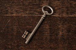 アンティーク雑貨　フランスアンティーク　ブロカントスタイルに合うシャビーなキー(鍵、カギ)(R-038007)