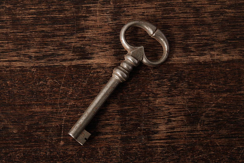 アンティーク雑貨　フランスアンティーク　ブロカントスタイルに合うシャビーなキー(鍵、カギ)(R-038009)